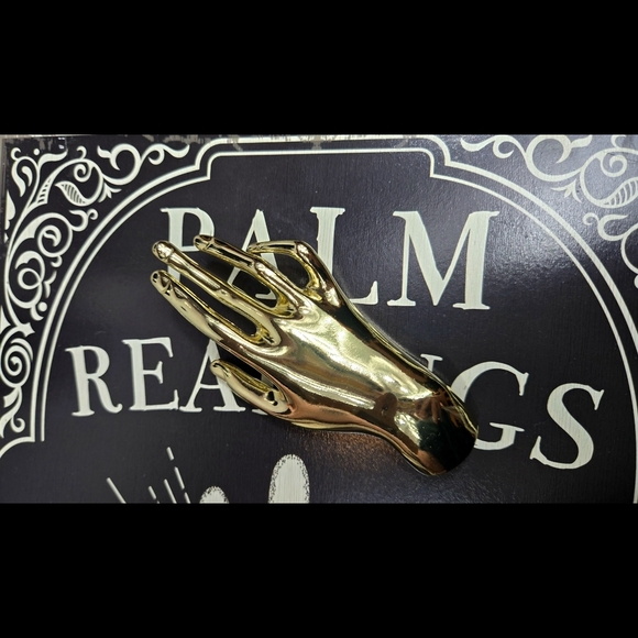 ✨️Victorian Gothic Antique Style Hand Brooch In Gold - Picture 3 of 6
